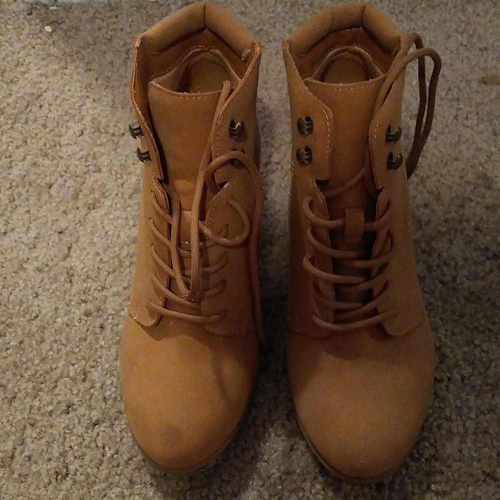 Andiamo tan booties